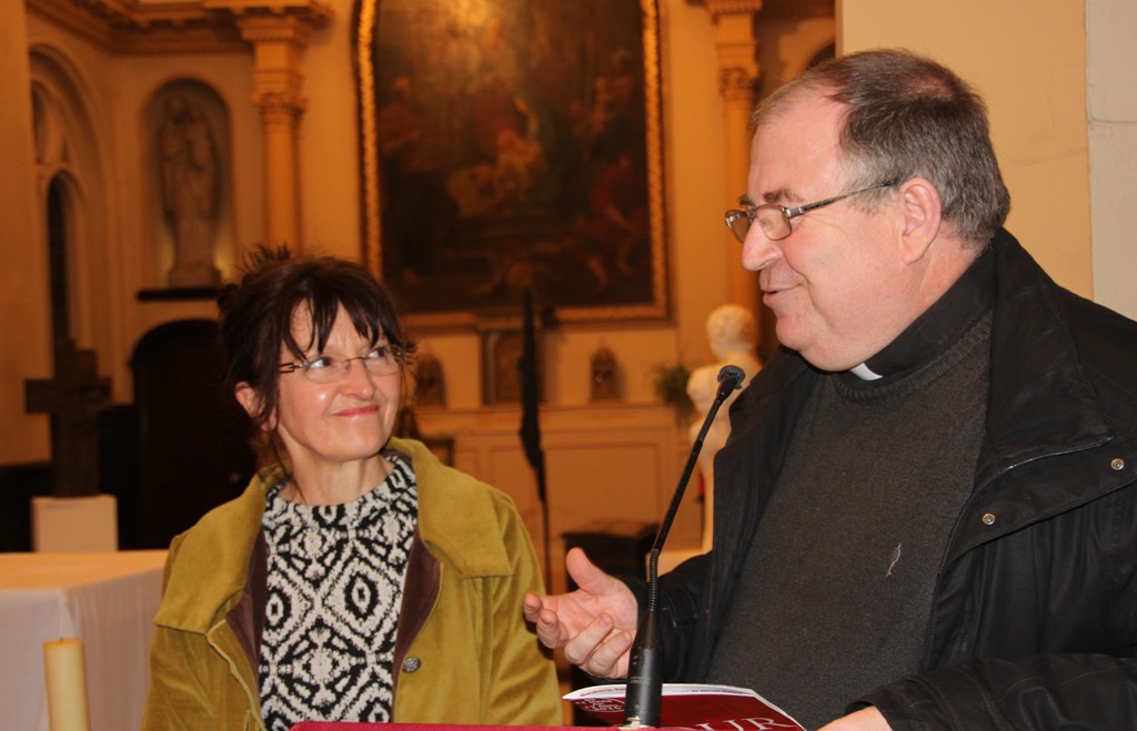 Le père Bertrand Laurent, délégué épiscopal à la culture et Barbara Soïa