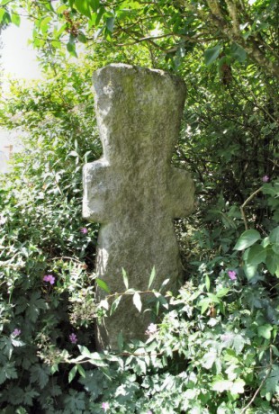 La croix de pierre du hameau de Hambures à Clais